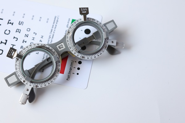 Corrective Lenses: Bifocals Vs  Single Vision